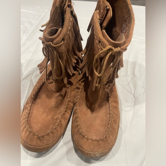 🤎UGG AUSTRALIA VERY NICE BROWN ANKLE BOOTS WITH FRINGES  & SIDE ZIPPER SZ 10🤎 - Picture 2 of 10